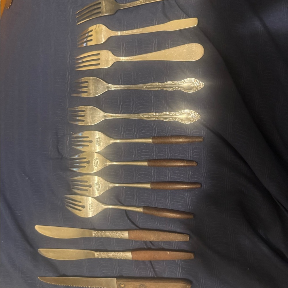 Interpur Florenz 9 Petal Stainless Korea Floral 9 Forks 3 Knives  Wooden Handle